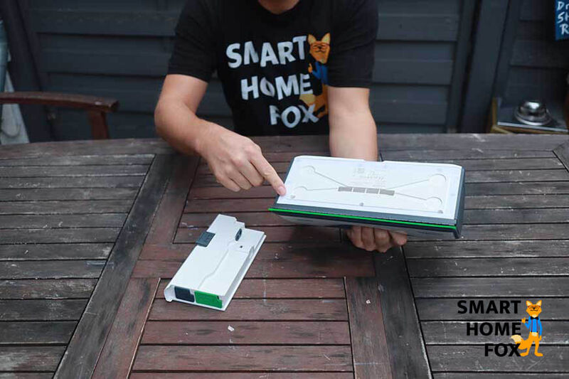 Man sieht die Unterseite des Vorwerk Kobold VG100 ohne Mikrofasertuch.